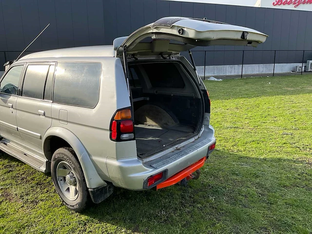 Personenauto - afbeelding 2 van  37
