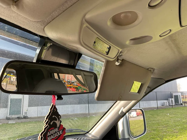 Personenauto - afbeelding 7 van  37