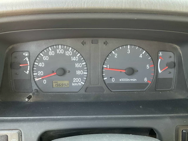 Personenauto - afbeelding 13 van  37