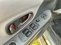 Personenauto - afbeelding 17 van  37