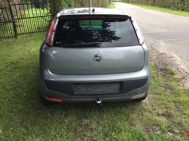 Personenauto - afbeelding 11 van  18