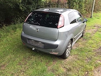 Personenauto - afbeelding 12 van  18