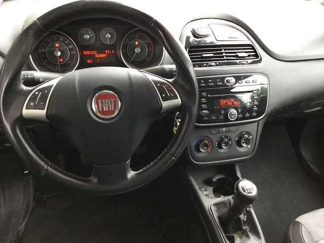 Personenauto - afbeelding 13 van  18