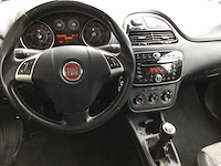 Personenauto - afbeelding 13 van  18