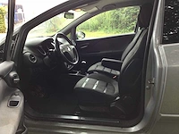 Personenauto - afbeelding 15 van  18
