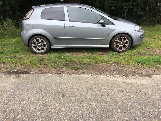 Personenauto - afbeelding 3 van  18