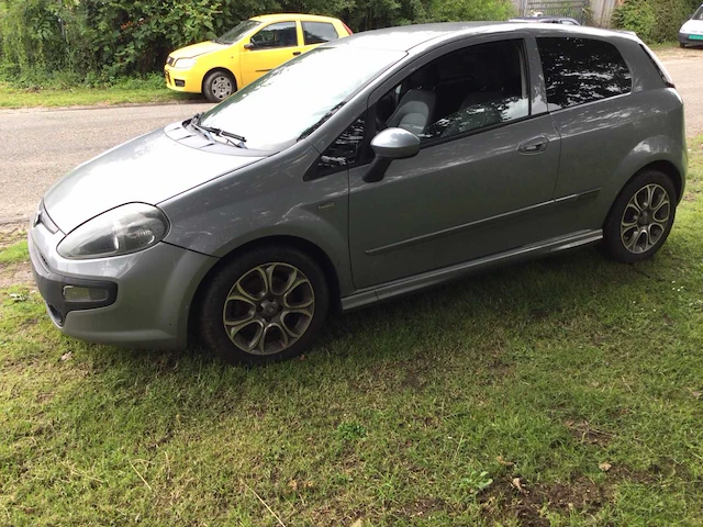 Personenauto - afbeelding 5 van  18