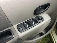 Personenauto - afbeelding 10 van  17