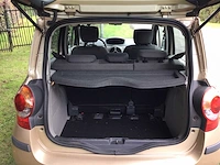 Personenauto - afbeelding 15 van  17