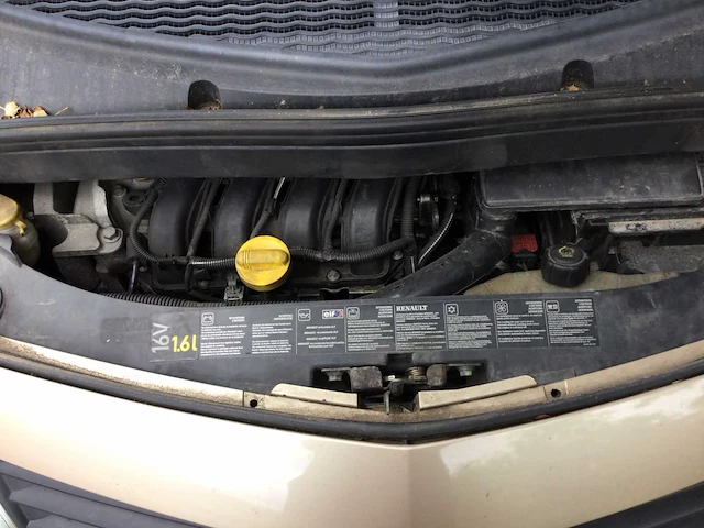 Personenauto - afbeelding 16 van  17