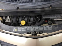 Personenauto - afbeelding 16 van  17