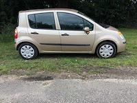 Personenauto - afbeelding 3 van  17