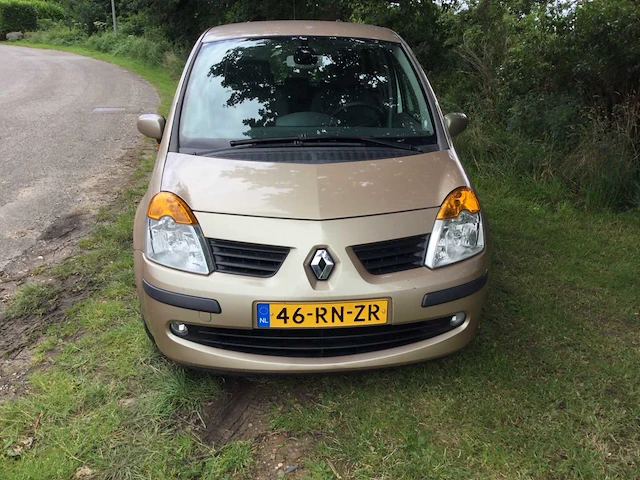 Personenauto - afbeelding 4 van  17