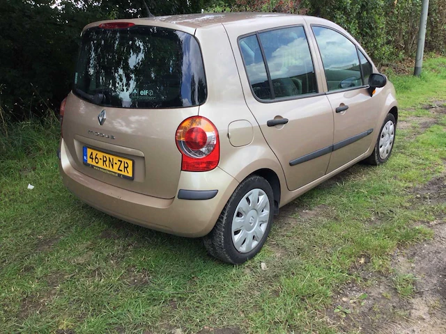Personenauto - afbeelding 5 van  17