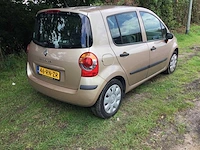 Personenauto - afbeelding 5 van  17