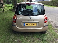 Personenauto - afbeelding 7 van  17