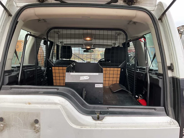 Personenauto - afbeelding 7 van  19