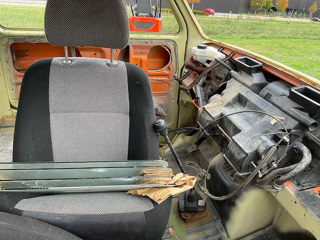 Personenauto - afbeelding 6 van  15