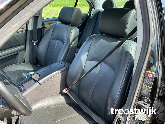 Personenauto - afbeelding 2 van  24