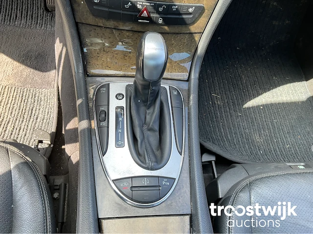 Personenauto - afbeelding 6 van  24