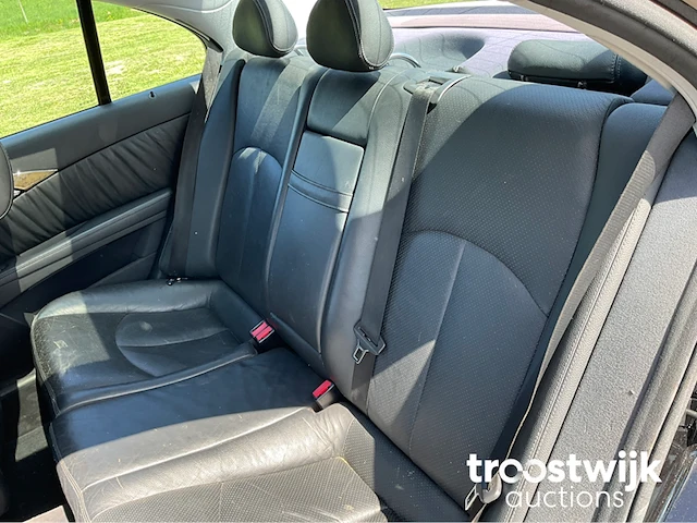 Personenauto - afbeelding 9 van  24