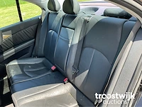 Personenauto - afbeelding 9 van  24