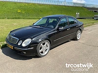Personenauto - afbeelding 1 van  24