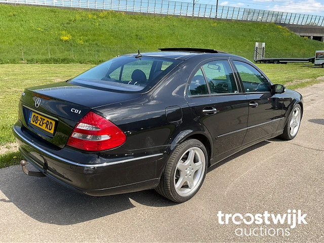 Personenauto - afbeelding 21 van  24