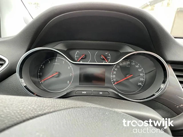 Personenauto - afbeelding 7 van  28