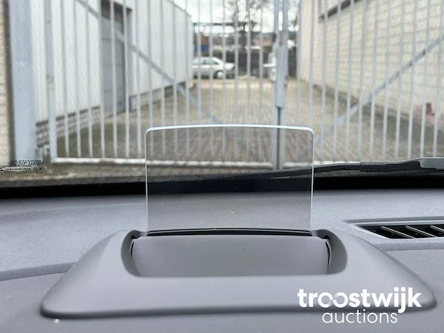 Personenauto - afbeelding 8 van  28
