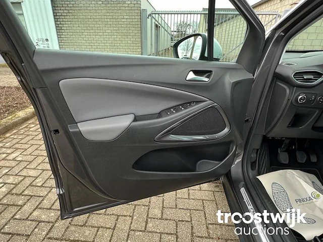 Personenauto - afbeelding 16 van  28