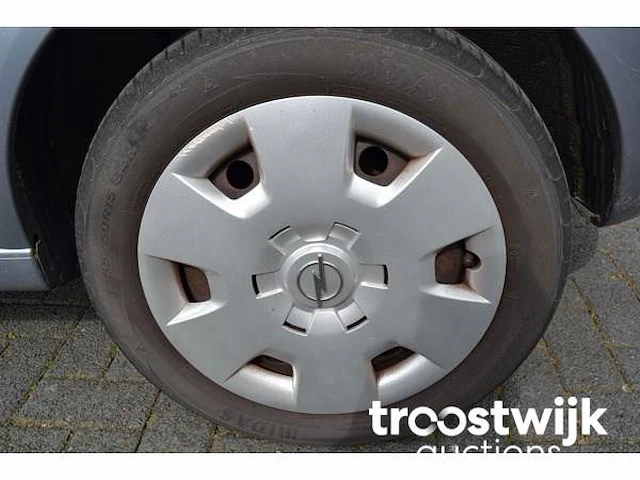 Personenauto - afbeelding 2 van  30