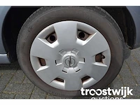 Personenauto - afbeelding 2 van  30
