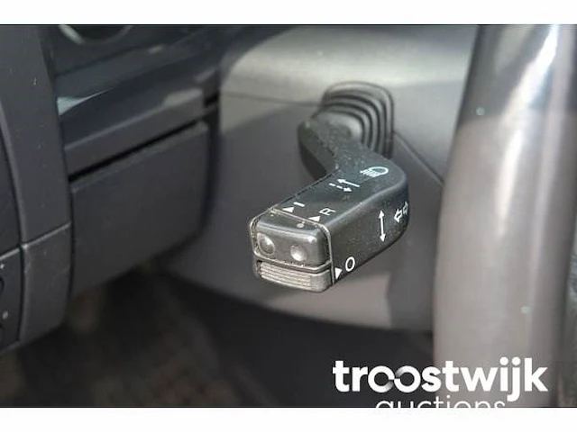 Personenauto - afbeelding 4 van  30