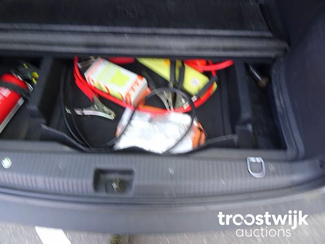 Personenauto - afbeelding 5 van  30