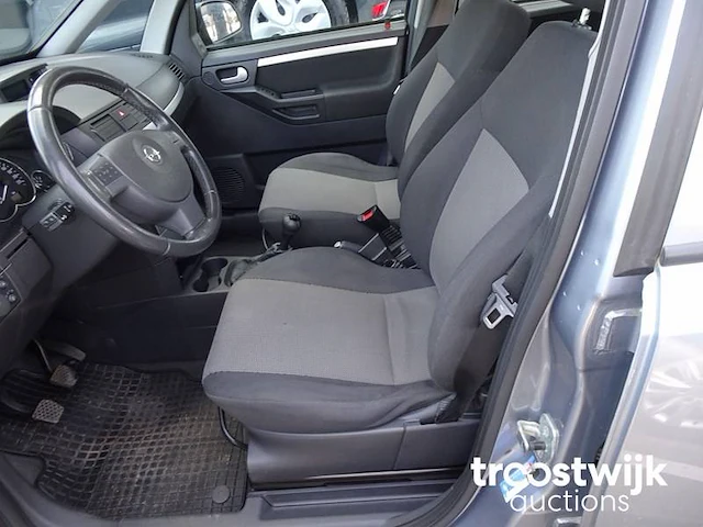 Personenauto - afbeelding 10 van  30