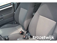 Personenauto - afbeelding 11 van  30