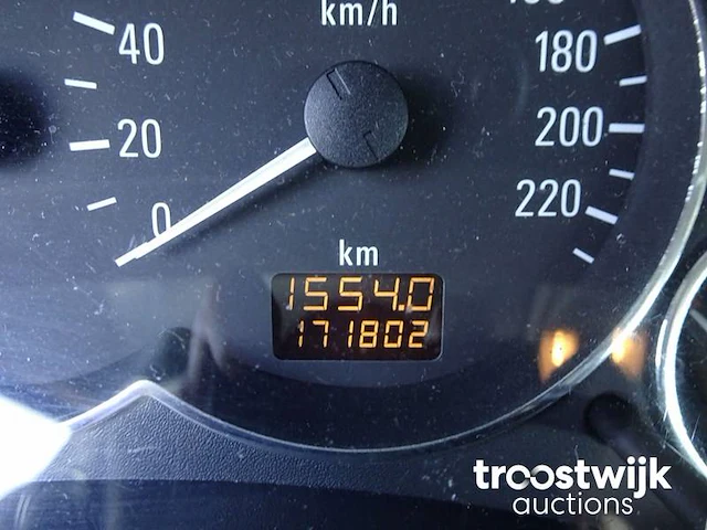 Personenauto - afbeelding 13 van  30
