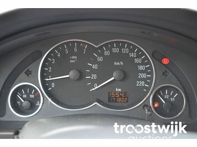 Personenauto - afbeelding 18 van  30