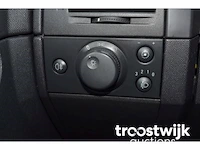 Personenauto - afbeelding 19 van  30