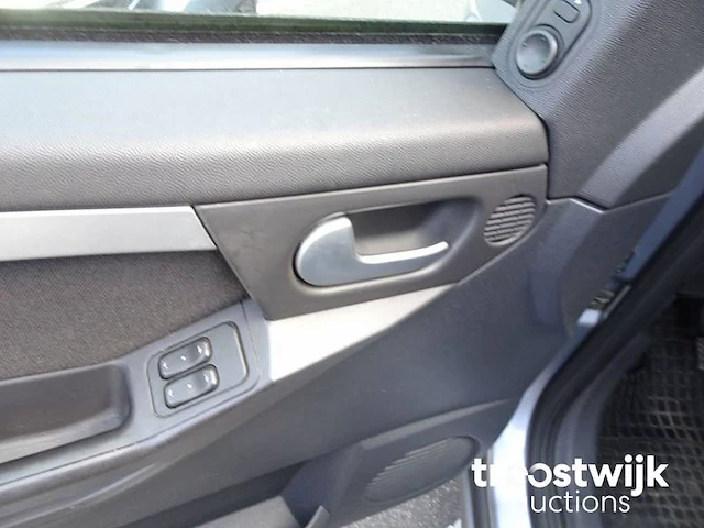 Personenauto - afbeelding 20 van  30