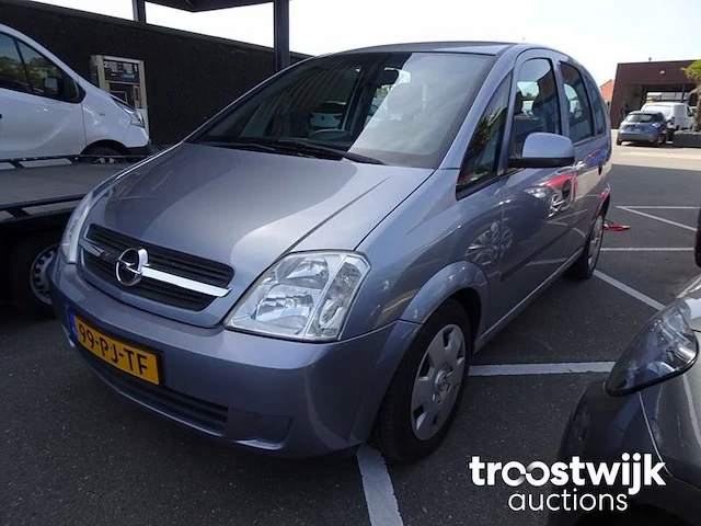 Personenauto - afbeelding 12 van  30