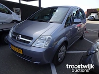 Personenauto - afbeelding 12 van  30