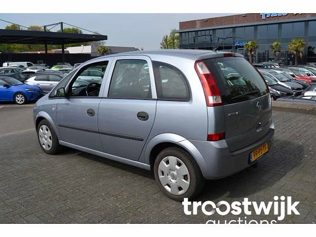 Personenauto - afbeelding 23 van  30