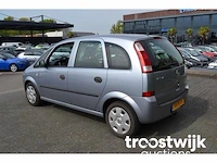 Personenauto - afbeelding 23 van  30