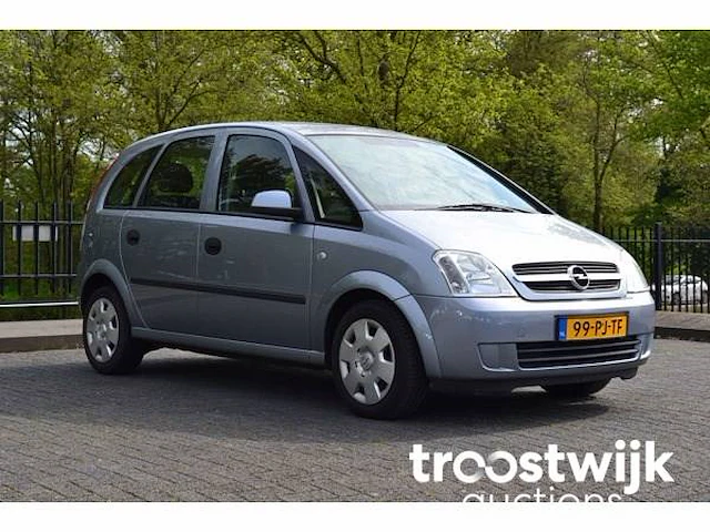 Personenauto - afbeelding 26 van  30