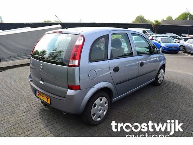 Personenauto - afbeelding 28 van  30