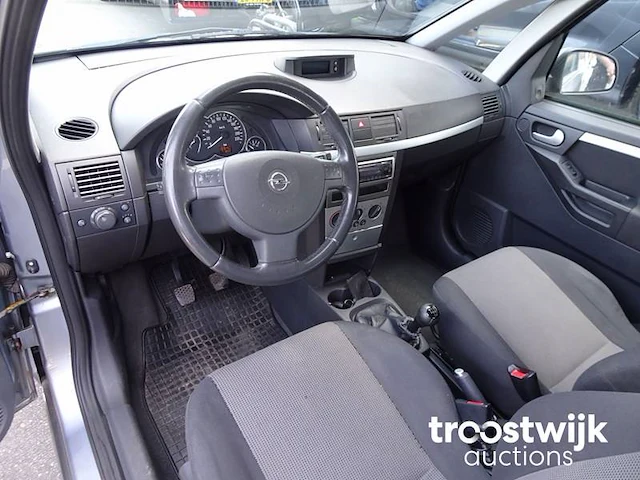 Personenauto - afbeelding 29 van  30