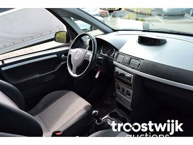 Personenauto - afbeelding 30 van  30