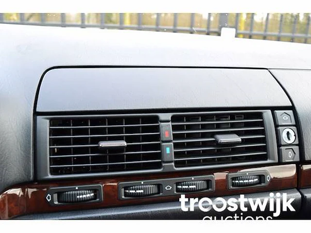 Personenauto - afbeelding 16 van  50